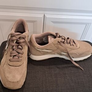 Reebok Tan Sneakers,new Out Of The Box